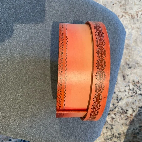 Vintage Hand-painted Tole Cheesebox - Picture 2 of 4